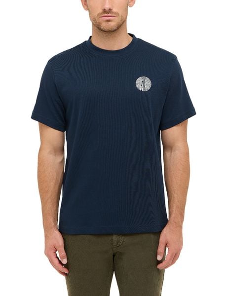 Męski T-Shirt Mustang Style Akron Dark Sapphire 1016869 4136. Niebieskie t-shirty męskie Mustang, l, bez wzorów, bez kołnierzyka, bez ramiączek. Za 79.99 zł.