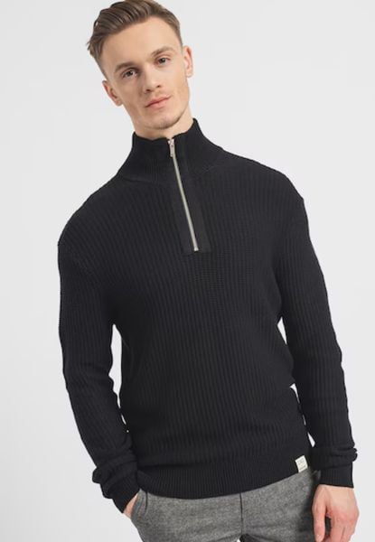 Męski Sweter Mustang Style Emil T Ziptroyer Black 1014440 4142. Czarne swetry męskie Mustang, bez wzorów, z bawełny, eleganckie, bez kołnierzyka, bez ramiączek. Za 169.99 zł.