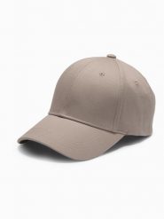 Jednokolorowa czapka męska z daszkiem bejsbolówka – popielata V7. Szare czapki męskie Ombre Clothing, bez wzorów, z bawełny, klasyczne. W wyprzedaży za 74.99 zł.