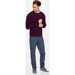 SWETER MĘSKI Z OKRAGŁYM DEKOLTEM. Swetry męskie TOP SECRET. W wyprzedaży za 29.99 zł.