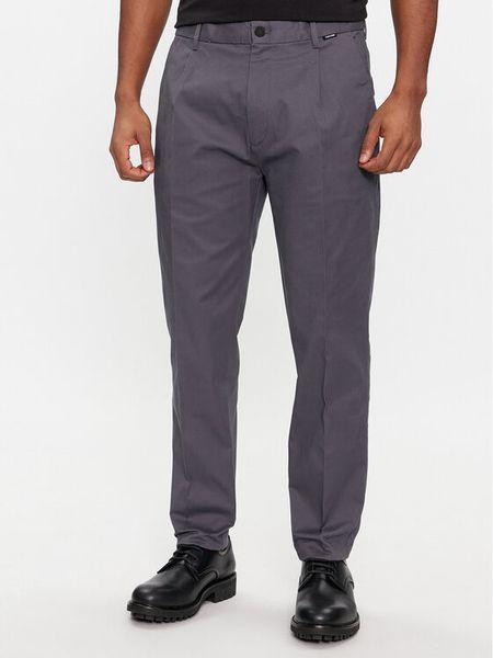 Calvin Klein Spodnie garniturowe Modern Twill Tapered Pleat K10K111490 Szary Slim Fit. Szare eleganckie spodnie męskie Calvin Klein, bez wzorów, z bawełny. Za 289.99 zł.
