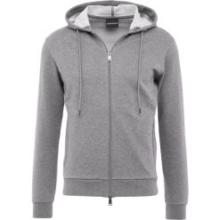 Emporio Armani ZIPPED HOODIE Bluza rozpinana grigio medio. Bluzy rozpinane męskie Emporio Armani. W wyprzedaży za 468.30 zł.