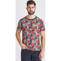 T-SHIRT BARNABY GUESS. Żółte t-shirty męskie Guess, l, z aplikacjami, z bawełny, bez kołnierzyka, bez ramiączek. Za 139.30 zł.