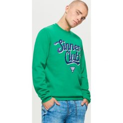 Bluza z napisem - Zielony. Bluzy nierozpinane męskie Cropp. W wyprzedaży za 59.99 zł.