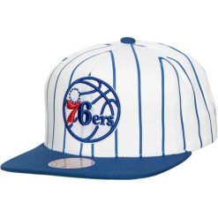 Czapka Mitchell & Ness Retro Brooklyn NY biała/niebieska. Niebieskie czapki męskie Mitchell & Ness, bez wzorów, z bawełny, retro. Za 172.99 zł.