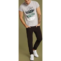 SPODNIE DŁUGIE MĘSKIE KLASYCZNE, KRÓJ 5-POCKET. Sztyblety męskie marki TOP SECRET. W wyprzedaży za 39.99 zł.