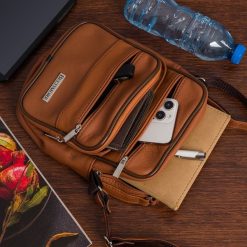 Męska mała torba skórzana przez ramię Beltimore camel G19. Brązowe torby na laptopa męskie bez wzorów, małe. Za 139.99 zł.