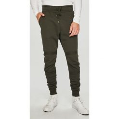 G-Star Raw - Spodnie. Spodnie na co dzień męskie marki G-Star Raw. W wyprzedaży za 299.90 zł.