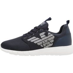 EA7 Emporio Armani LACE UP Sneakersy niskie navy. Niebieskie buty sportowe na co dzień męskie EA7 Emporio Armani, z materiału. Za 629.00 zł.