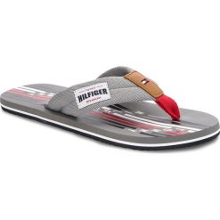 Japonki TOMMY HILFIGER - Seasonal Tommy Beach Sandal FM0FM01609 Griffin Grey 016. Klapki i japonki męskie Tommy Hilfiger. W wyprzedaży za 139.00 zł.