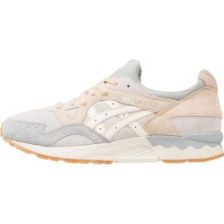 Asics Tiger GELLYTE V Sneakersy niskie glacier grey/cream. Szare buty sportowe na co dzień męskie Asics Tiger, z materiału. W wyprzedaży za 412.30 zł.