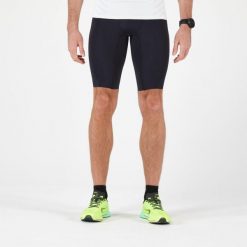 Legginsy do biegania krótkie męskie Kiprun. Czarne legginsy męskie KIPRUN, m, bez wzorów, z elastanu, krótkie, do biegania. Za 89.99 zł.