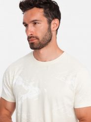 Męski bawełniany t-shirt z abstrakcyjnym printem – kremowy V7. Białe t-shirty męskie Ombre Clothing, l, z aplikacjami, z bawełny, bez kołnierzyka, bez ramiączek. W wyprzedaży za 29.99 zł.