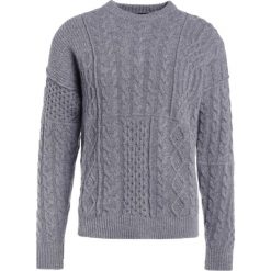 Roberto Collina CABLE Sweter grey melange. Swetry męskie marki Roberto Collina. W wyprzedaży za 648.45 zł.
