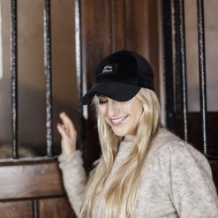 Aksamitna czapka Kentucky. Czarne czapki męskie KENTUCKY HORSEWEAR, bez wzorów, eleganckie. Za 195.00 zł.