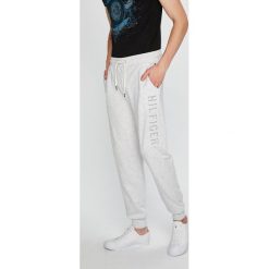 Tommy Hilfiger - Spodnie. Spodnie na co dzień męskie marki Tommy Hilfiger. W wyprzedaży za 239.90 zł.