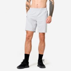 Spodenki fitness męskie z kieszeniami. Szare szorty sportowe męskie DOMYOS, bez wzorów, z elastanu, sportowe. Za 49.99 zł.