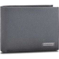 Duży Portfel Męski CALVIN KLEIN - Pebble W Plaque 5Cc K50K503938 008. Szare portfele męskie Calvin Klein, ze skóry. Za 299.00 zł.