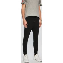 Guess Jeans - Spodnie. Spodnie na co dzień męskie Guess Jeans. W wyprzedaży za 229.90 zł.