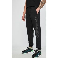 Adidas Originals - Spodnie. Długie spodnie sportowe męskie Adidas Originals. Za 249.90 zł.