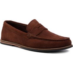 Mokasyny CLARKS - Whitley Free 261396127 British Tan. Czerwone mokasyny męskie Clarks, ze skóry, bez zapięcia. W wyprzedaży za 219.00 zł.