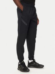 Under Armour Spodnie outdoor UA Unstoppable 1388823 Czarny Loose Fit. Czarne długie spodnie sportowe męskie Under Armour, bez wzorów, z syntetyku, outdoorowe. Za 279.99 zł.