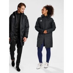 Kurtka parka HML CORE XK BENCH JACKET. Czarne parki męskie HUMMEL, l, bez wzorów, z materiału, bez kaptura. W wyprzedaży za 314.00 zł.