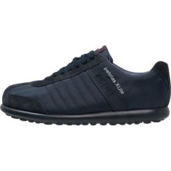 Camper PELOTAS XL Sneakersy niskie navy. Niebieskie buty sportowe na co dzień męskie Camper, z materiału. W wyprzedaży za 383.20 zł.