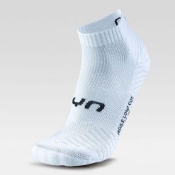 Skarpety treningowe dla dorosłych Uyn Agule Low Cut Socks. Białe buty treningowe męskie UYN, bez wzorów, bez zapięcia, na fitness i siłownię. Za 79.99 zł.