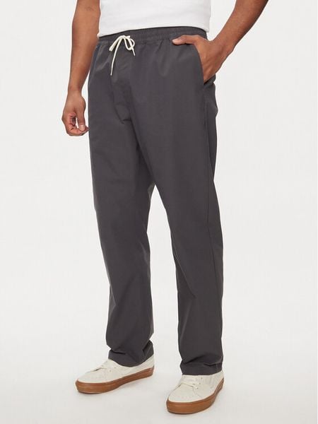 Vans Spodnie materiałowe Range Relaxed Sport Pant VN000G6C Szary Relaxed Fit. Szare długie spodnie sportowe męskie Vans, bez wzorów, z materiału, sportowe. Za 199.99 zł.