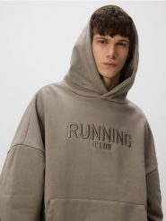 Bluza z haftem - jasnoszary. Szare bluzy nierozpinane męskie Reserved, l, bez wzorów, z bawełny, bez ramiączek, bez kaptura. Za 159.99 zł.