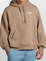 Bluza z nadrukiem na plecach - brązowy. Brązowe bluzy nierozpinane męskie Sinsay, l, bez wzorów, bez ramiączek, bez kaptura. Za 59.99 zł.
