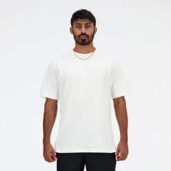 Koszulka męska New Balance MT41533WT – biała. Białe t-shirty sportowe męskie New Balance, m, bez wzorów, z dresówki, klasyczne, bez ramiączek. Za 169.99 zł.