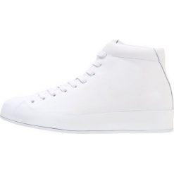 Rag & bone Sneakersy wysokie white. Buty sportowe na co dzień męskie marki rag & bone. W wyprzedaży za 649.50 zł.