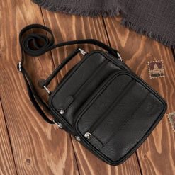 Saszetka męska na ramię skórzana elegancka do pracy praktyczna czarna Paolo Peruzzi T-128-BL. Czarne saszetki męskie bez wzorów, z materiału, biznesowe, do ręki, małe. Za 229.99 zł.