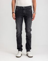 Męskie Spodnie Jeansowe Mustang Style Oregon Tapered Denim Black 1017124 4000 800. Czarne jeansy męskie Mustang, bez wzorów, z bawełny, eleganckie, z obniżonym stanem. W wyprzedaży za 169.99 zł.