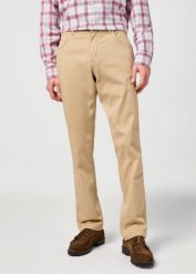MESKIE SPODNIE MATERIALOWE WRANGLER GREENSBORO PLAZA TAUPE 112362345. Spodnie na co dzień męskie Wrangler, bez wzorów, z materiału. Za 219.99 zł.