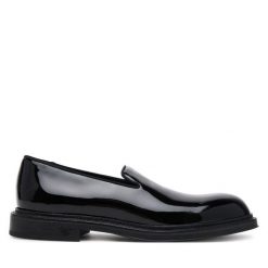 Półbuty Emporio Armani. Czarne codzienne półbuty męskie Emporio Armani, bez wzorów, bez obcasa, bez zapięcia. Za 1,479.00 zł.