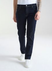 PAKO LORENTE – Granatowe spodnie męskie jeans. Spodnie na co dzień męskie Pako Lorente, bez wzorów, z bawełny, casualowe. Za 149.99 zł.