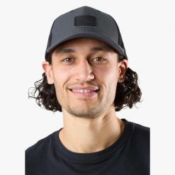 Czapka z daszkiem Unisex Swedemount Nordkap Trucker Cap II. Szare czapki męskie SWEDEMOUNT, bez wzorów, sportowe. Za 79.99 zł.