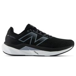 Buty męskie New Balance FuelCell Propel v5 MFCPRLB5 – czarne. Czarne buty do biegania męskie New Balance, bez wzorów, z gumy, bez zapięcia, do biegania. Za 599.99 zł.