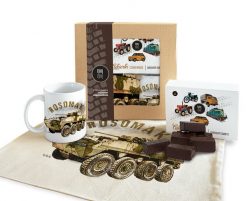 Rosomak — paczka (Zawartość paczki: koszulka, torba, kubek, słodycze; Rozmiar koszulki / bluzy: 3XL (męska); Kolor koszulki / bluzy: jasnoszary melanż. Szare bluzy nierozpinane męskie nikiniki, l, bez wzorów, z bawełny, biznesowe, bez ramiączek, bez kaptura. Za 169.00 zł.