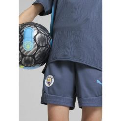 Młodzieżowe szorty treningowe Manchester City PUMA Inky Blue Magic. Niebieskia szorty sportowe męskie Puma, bez wzorów, młodzieżowe. W wyprzedaży za 154.90 zł.