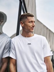 4F T-shirt regular z nadrukiem męski 4F x Robert Lewandowski - biała M. Białe t-shirty sportowe męskie 4f, l, bez wzorów, z bawełny, sportowe, bez ramiączek. Za 99.99 zł.