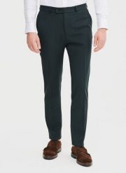 PAKO LORENTE – Wełniane spodnie garniturowe w kolorze zielonym. Zielone eleganckie spodnie męskie Pako Lorente, bez wzorów, z wełny, biznesowe. Za 799.99 zł.
