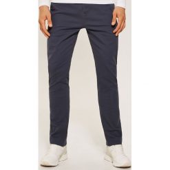 Spodnie chino - Szary. Szare eleganckie spodnie męskie House. Za 89.99 zł.