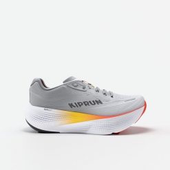 Buty do biegania męskie Kiprun Kipride Max. Brązowe buty do biegania męskie KIPRUN, bez wzorów, bez zapięcia, do biegania. Za 599.99 zł.