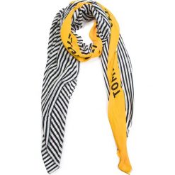 Szal TOMMY HILFIGER - Sailing Stripe Print Scarf AW0AW06191 Kolorowy. Szaliki męskie marki Tommy Hilfiger. Za 229.00 zł.