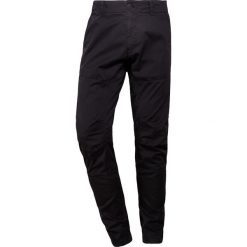 C.P. Company PANTS Chinosy navy. Niebieskie eleganckie spodnie męskie C.P. Company, z bawełny. W wyprzedaży za 599.25 zł.