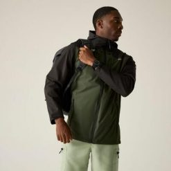 Męska wodoodporna kurtka turystyczna Calderdale z kapturem. Zielone kurtki męskie Regatta, m, bez wzorów, z materiału, bez ramiączek, z kapturem. Za 449.99 zł.